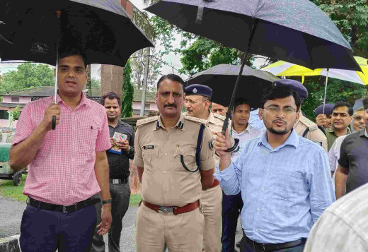 श्रावणी मेला को लेकर जिलाधिकारी और वरीय पुलिस अधीक्षक ने कावरियां पथ का किया निरीक्षण 